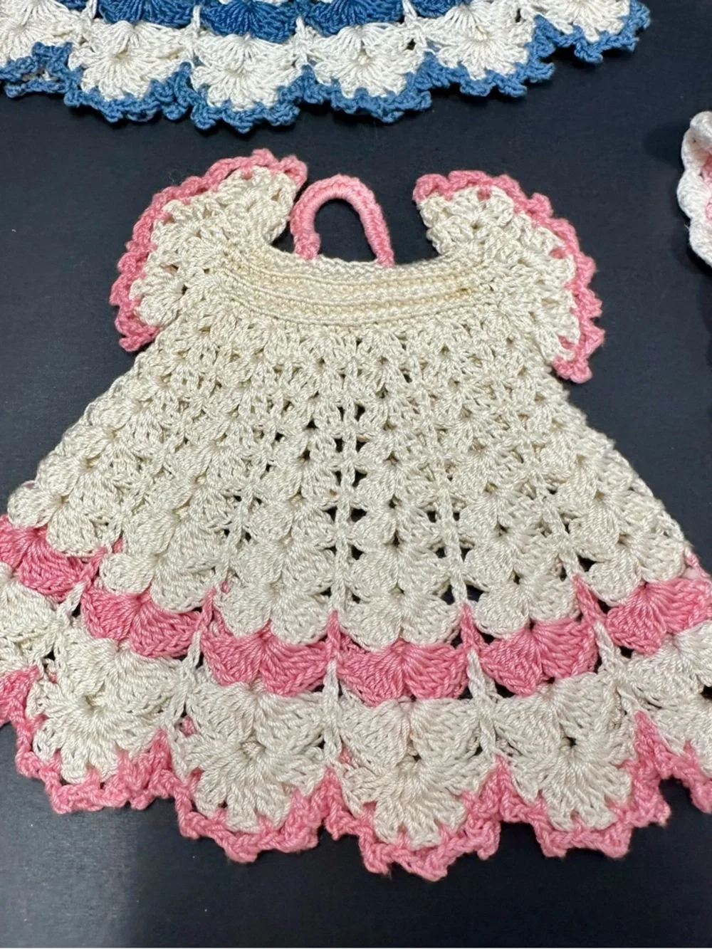 Lot of 6 Vintage Hand-Crocheted Pot Holders & Doilies White Pink Blue A3